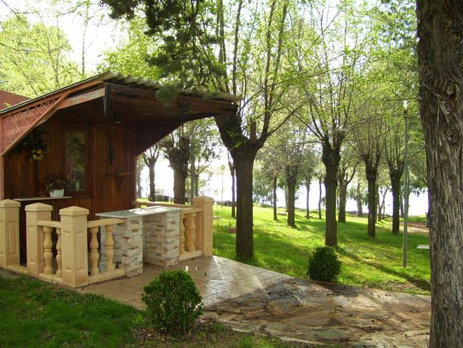 El pequeño altar  a S. Pedro.