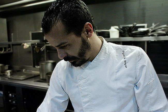 Miguel Angel Mayor,  Sucede.