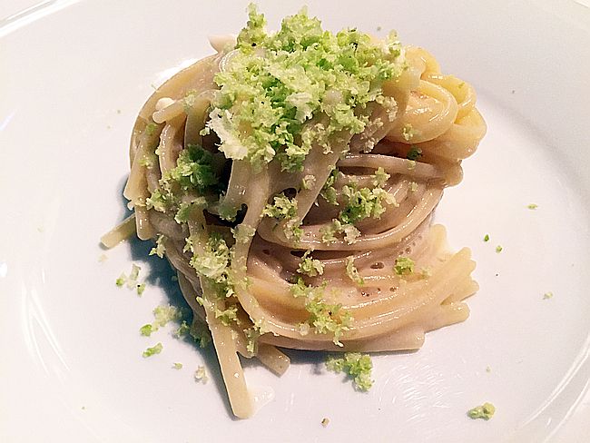 Apicius - Linguini, coliflor y rábano picante