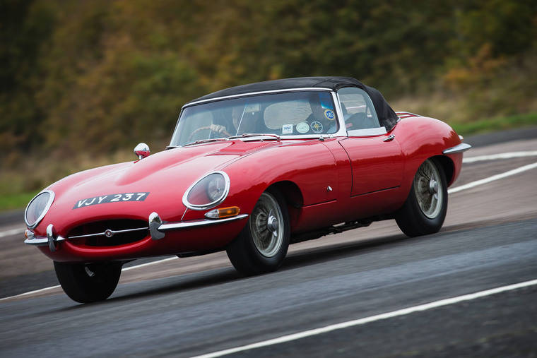 30 paneles originales de la carrocería del mítico E-Type