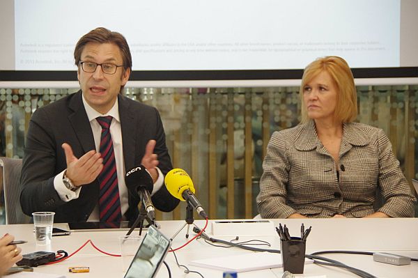 Rolland Zelles, Vicepresidente de ventas EMEA y Julie Sockley