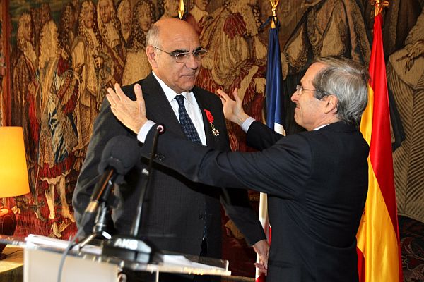 El Presidente de Abertis, Salvador Alemany, condecorado Oficial de la Legión de Honor de Francia