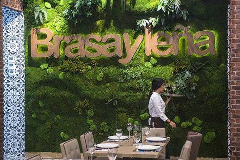 BRASAYLEÑA inaugura el carnaval al más puro estilo brasileño