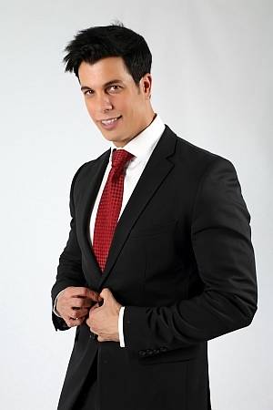 El modelo Javier Jiménez posando para economiadehoy.es.