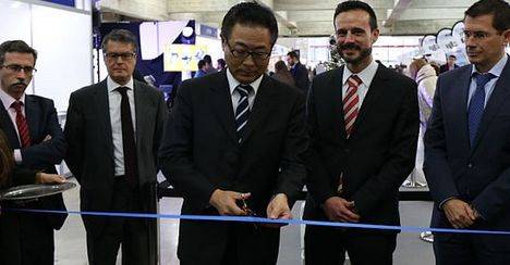 Excmo. Sr. D. Kazuhiko Koshikawa, Embajador de Japón y autoridades inaugurando la Feria