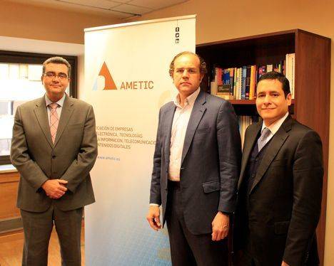 De izq. a dcha., Antonio de Lucas, Alejandro Alonso y Gabriel López