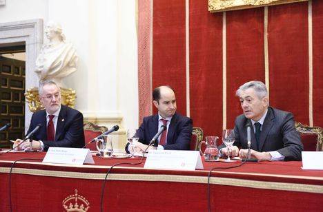 Los economistas demandan iniciativas dirigidas a incrementar el número de cotizantes