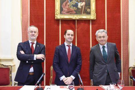 Los economistas demandan iniciativas dirigidas a incrementar el número de cotizantes