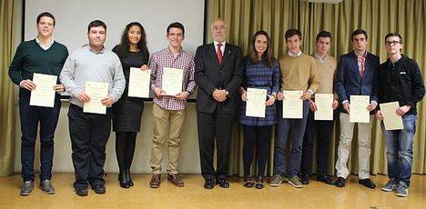 La ETS de Ingeniería de la Universidad de Sevilla entrega los premios y reconocimientos a su comunidad académica