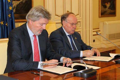 El Ministerio de Educación, Cultura y Deporte y la UIMP firman dos convenios por los que se ofertan 15.000 becas de inmersión lingüística