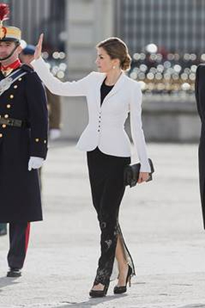 S.M. Doña Letizia elige nuestro icónico modelo “Archy”.