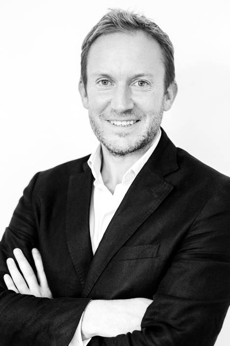 Tom Maidment, Socio de Lucas Fox.