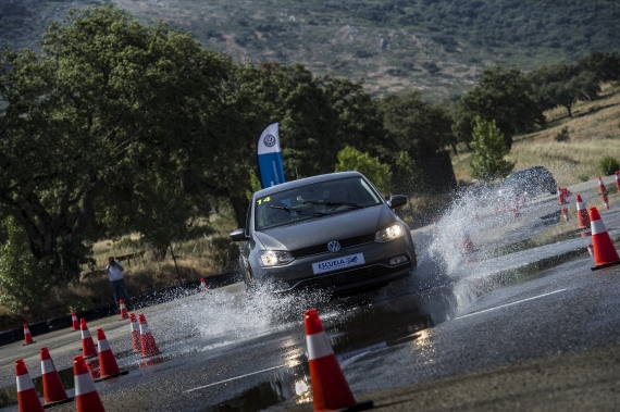 Volkswagen estrena curso de conducción para jóvenes en el circuito de Ascari