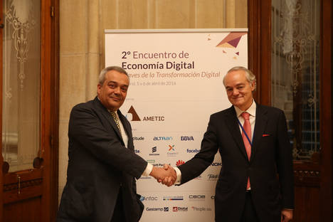 Víctor Calvo-Sotelo y Jose Manuel de Riva, presidente de AMETIC