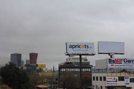 El Mobile WorldCongress pide a la agencia de chicas de compañía Apricots retirar su valla publicitaria en Barcelona