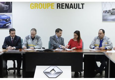 Firma del acuerdo de competitividad y empleo 2017-2020 de Renault