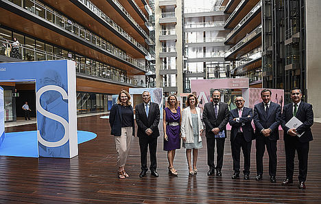 De izqda. a dcha.: Sarah Harmon, CEO de Habitissimo. Manuel Naharro, director de Proyectos de Fundación máshumano. Gloria Juste, directora de Proyectos de Fundación Endesa. María Sánchez Arjona, presidenta de Fundación máshumano. Juan Muñoz Calero, presidente de Endesa y Fundación Endesa. Alfonso Jiménez, socio-director de People Matters. Javier Ruiz de Azcárate, presidente de Cátenon. Fran García Cabello, director del Foro de Recursos Humanos.