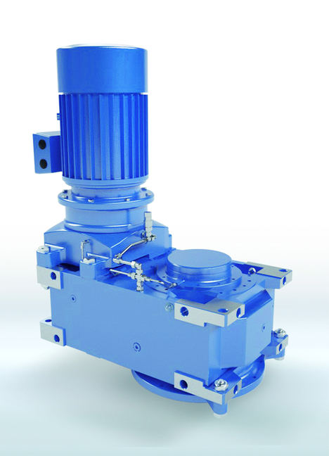 La campana de adaptación SAFOMI-IEC para reductores industriales MAXXDRIVE® de NORD DRIVESYSTEMS combinada con un motor de accionamiento: menos componentes, mayor fiabilidad operativa.