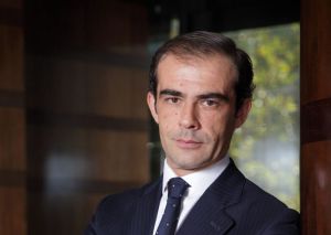 Araoz & Rueda ficha como socio de Mercantil a Israel de Diego