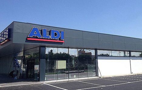 ALDI acelera en bienestar animal: elimina los huevos de gallinas enjauladas y prioriza la carne fresca nacional