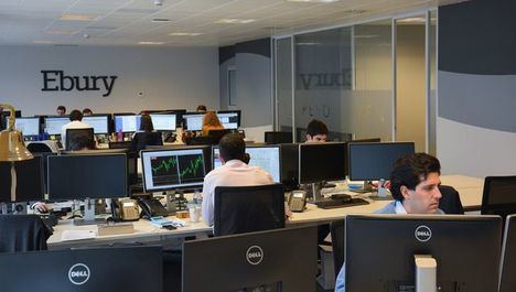 Ebury realiza un benchmarking para comparar la operativa con clientes entre fintech y bancos: solo darse de alta puede ser 90 veces más lento en el sector bancario