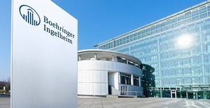 Boehringer Ingelheim España dona 1.600 mochilas con material escolar con motivo de su evento corporativo anual
