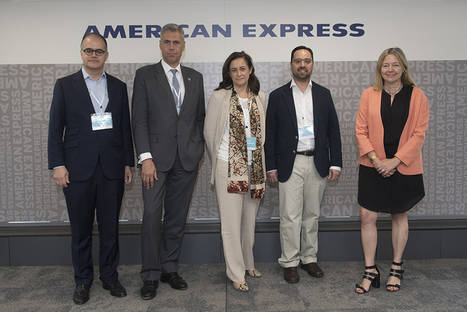 De izqda a dcha: Julián Villanueva, Profesor y Director del Departamento de Marketing de IESE Business School; Enrique Dans profesor de Innovación en IE Business School; Julia López, directora general del área de Establecimientos de American Express España; Jorge Ordovás, responsable de proyectos de Transformación Digital para Grandes Empresas de Telefónica; e Isabel Fernández, Digital Director de Oracle. 