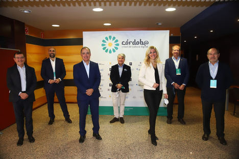 De izqda. a dcha.: Francisco Hortigüela, AMETIC; Óscar da Pena, ILUNION; Javier Rodríguez Zapatero, ISDI; Juan Pedro Moreno, experto en Transformación Digital; Lourdes Morales, Teniente Alcalde, Ayuntamiento de Córdoba; Adolfo Borrero, AALTO CONSULTORES; Pedro Mier, AMETIC.