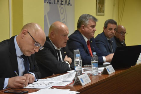 De izq. a dcha.: Federico Ortiz, abogado de APETREVA, Julián Ortiz, secretario de APETREVA, Antonio Atiénzar, presidente de APETREVA y miembro del Comité ejecutivo de CETRAA, Enrique Sánchez, vicepresidente de APETREVA, y José Belmar, tesorero de APETREVA.
