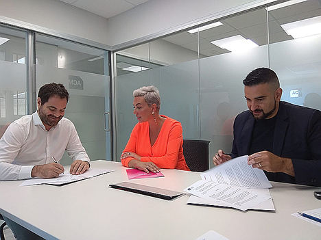 De izqda. a dcha.: David Saldoni, Presidente de ACM; Meritxell Bautista, cofundadora y CMO de FIBRACAT y, Josep Olivet, CEO y CTO de FIBRACAT.