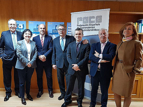 FECE firma un acuerdo con Santander ConsumerFinance para potenciar el negocio de sus 6.000 asociados