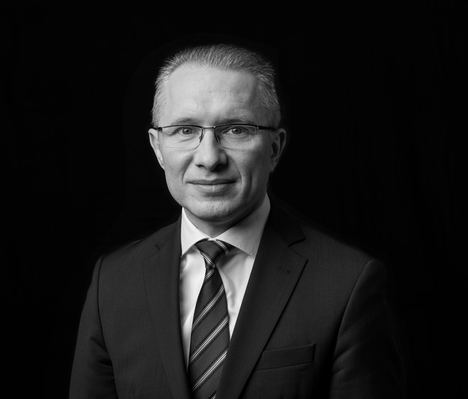 Adrian Daniel, MainFirst.