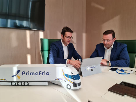 Adrián Valverde, (izqda.), Director de I+D+I y ESG de Grupo Primafrio, y Juan Luis García Guirao, nuevo Director de la Cátedra UPTC-Primafrio.