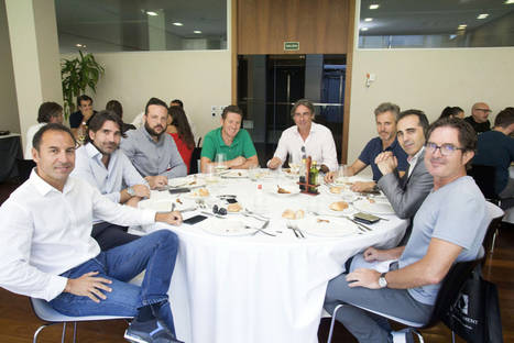 Agustin Buraglia, Jose Luis Serrano, Alex Torres, Juan Carlos Forner, Ivan Martínez-Colomer, Pablo Escolá, Santiago Castell y Emilio Juan.
