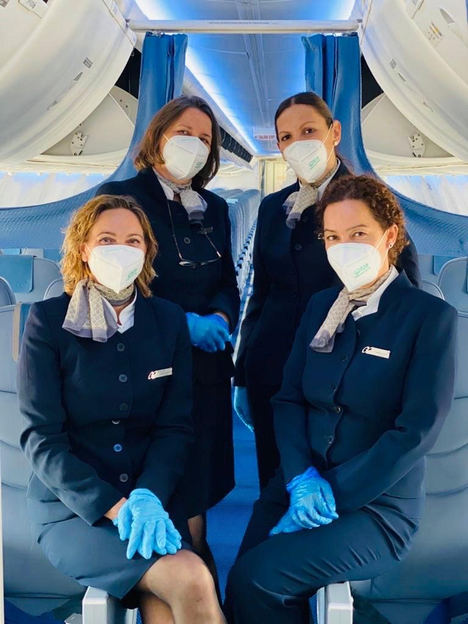 Air Europa entrega mascarillas a todos sus pasajeros