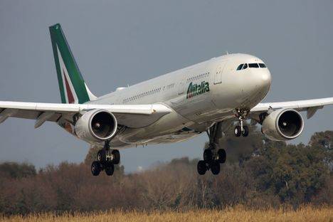 Alitalia: crece aún más la oferta de larga distancia, +7% en verano nuevos vuelos a Chile y México, se reanuda el servicio a Los Ángeles y Chicago. Más vuelos entre el norte y el sur de Italia