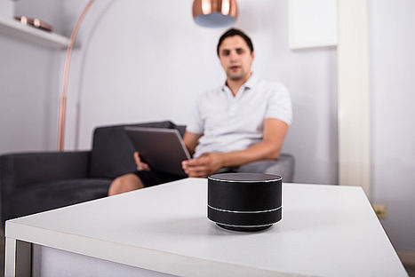 Alexa enamora a los hombres milenials en España
