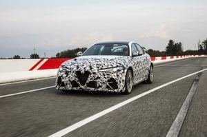 Los pilotos del equipo de Alfa Romeo de F1 prueban el nuevo Giulia GTA