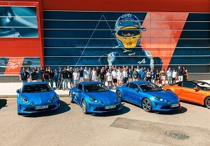 Medio centenar de Alpine en ruta al museo de Fernando Alonso
 
