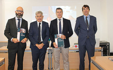 De izqda a dcha: Isaías González, Consejero de REFOR y co-director de los XII Encuentros Gallegos de Profesionales de Derecho Concursal y Societario; Valentín Pich, presidente del Consejo General de Economistas de España; Miguel Ángel Vázquez Taín, presidente del Consello Galego de Economistas, y Alberto Velasco, secretario técnico de REFOR-CGE.