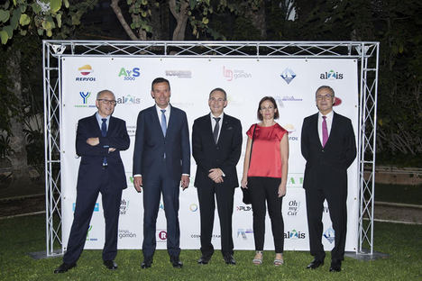 A​lzis se presenta en sociedad