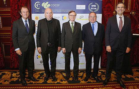 De izqda. a dcha.: Ignacio Osborne, presidente del Foro de Marcas Renombradas Españolas; el arquitecto Jean Nouvel; Fernando Carderera, embajador de España en Francia; José Luis Bonet, presidente de la Cámara de España; José Miguel García, presidente de COCEF. 