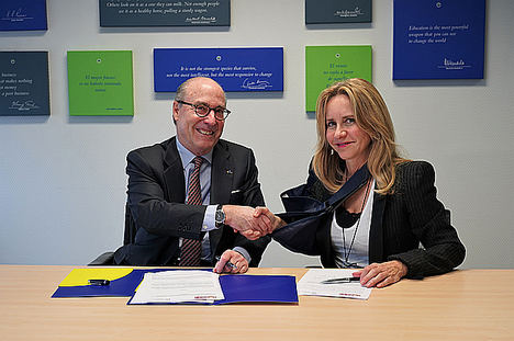 Ana Bujaldón, presidenta de FEDEPE y John de Zulueta, presidente del Circulo de Empresarios.