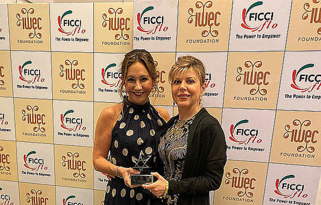 Arancha Manzanares, vicepresidenta de Ayesa y Mar Santana, directora de Banca de Empresas de CaixaBank.