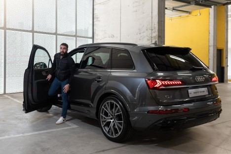 Los jugadores del Real Madrid C.F. reciben las llaves de sus nuevos Audi