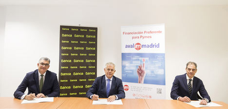 De izda. a dcha.: el director corporativo de Pymes y Autónomos de Bankia, Antonio Rodríguez; el director general de Avalmadrid, Pedro Embid; y el director corporativo de la Territorial Madrid Este de Bankia, Juan Antonio Zaragoza.