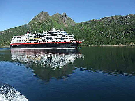 Hurtigruten presenta su nuevo programa “Jóvenes Exploradores”