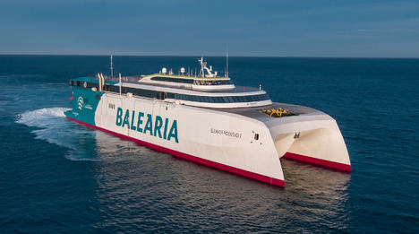 Baleària firma con CaixaBank la primera financiación sostenible del sector marítimo en España