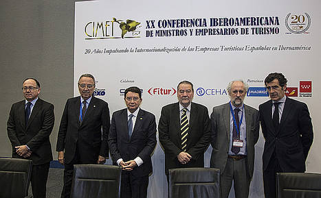 De izqda a dcha de la imagen-, el Presidente del Comité Organizador de FITUR, Luís Gallego; el Presidente del Consejo de Turismo de la CEOE, Joan Gaspart; el Secretario General de la OMT, Taleb Rifai; el Co Persidente de CIMET y Consejero Delegado del Grupo Nexo, Carlos Ortiz; el Presidente de la Junta Rectora de IFEMA, Luis Cueto, y el Director General de Turismo de la Comunidad de Madrid, Carlos Chaguaceda.