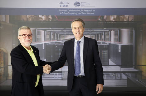Mateo Valero y José Manuel Petisco durante la firma del acuerdo